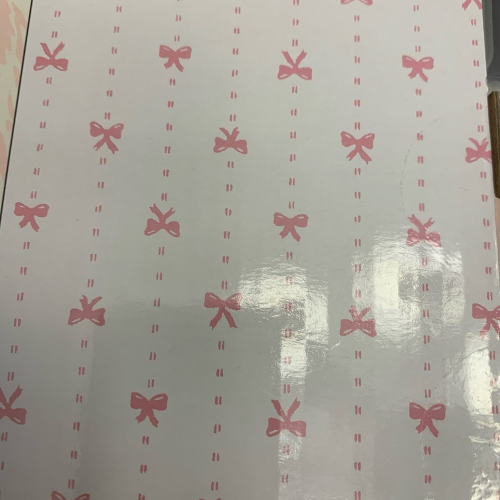 Betsey Johnson Bath Set - Picture 4 of 5